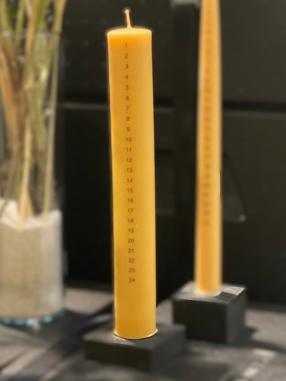 December solid Candle in beeswax