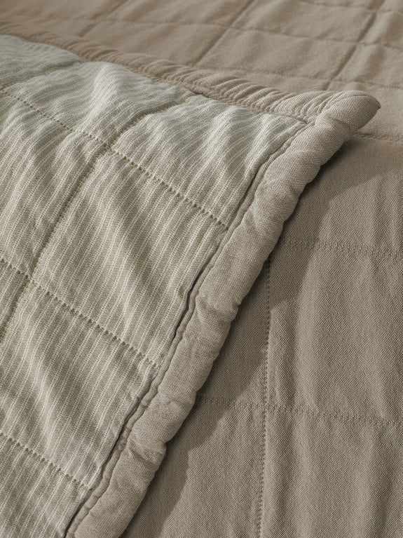 Raes Quilt - malto